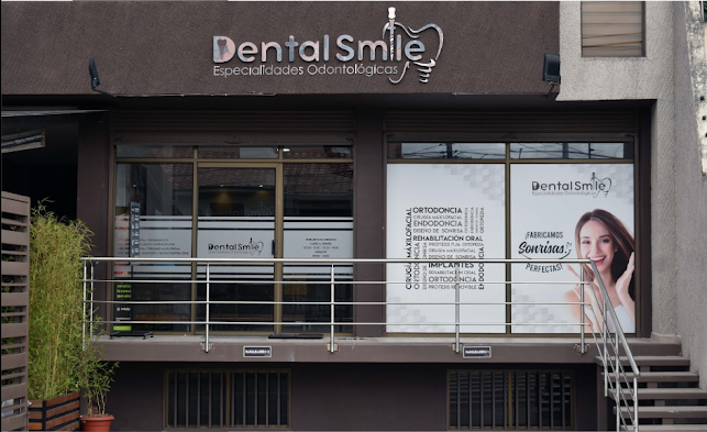 Dental smile. Clinica Odontológica.