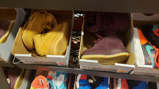 Sporting Goods Store «Nike Clearance Store», reviews and photos, 5000 S Arizona Mills Cir #240, Tempe, AZ 85282, USA