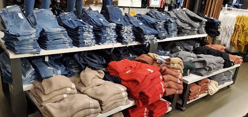 Clothing Store «Old Navy», reviews and photos, 19401 Alderwood Mall Pkwy, Lynnwood, WA 98036, USA