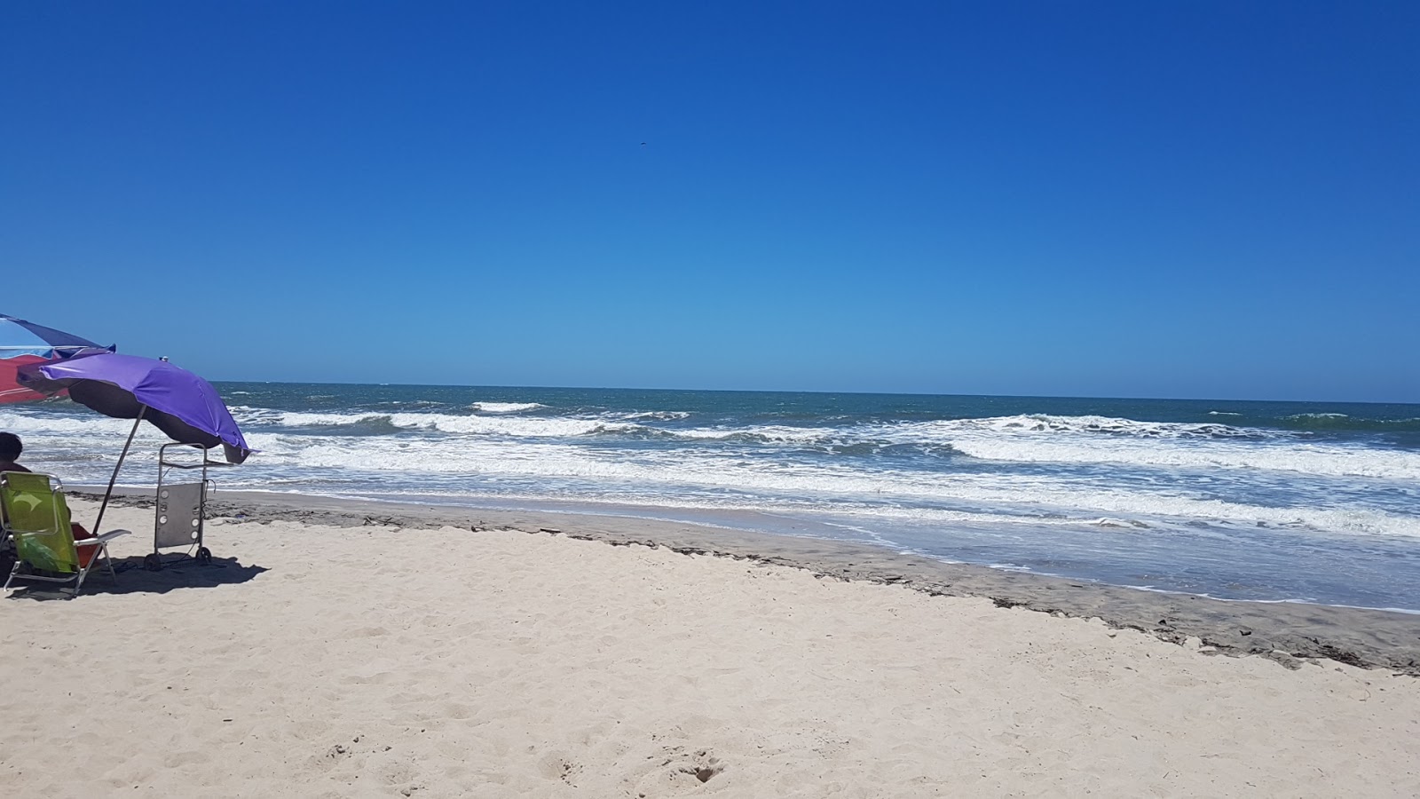 Foto av Das Pedras stranden med en rymlig kustlinje
