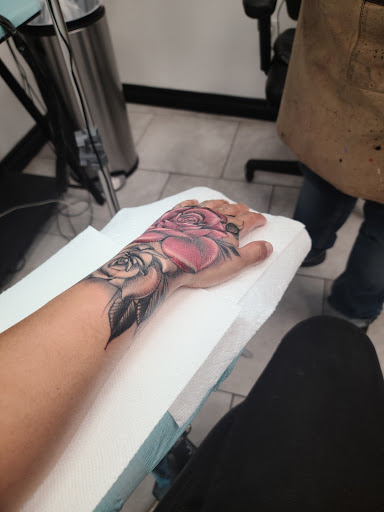 Tattoo Shop «Dark Hearts Tattoo Gallery», reviews and photos, 10660 Sierra Ave, Fontana, CA 92337, USA