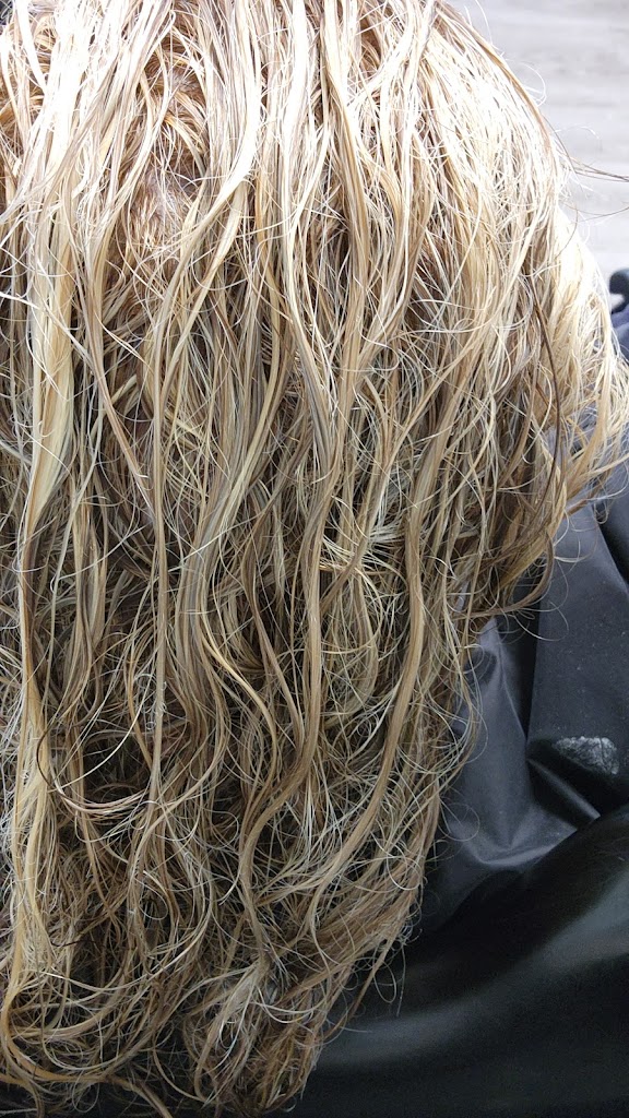 J & I's Hair Studio 77802