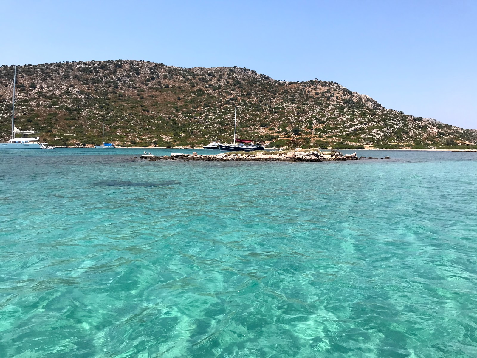 Photo de Amas beach II avec petite baie