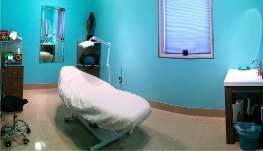 Hair Salon «For Your Eyes Only Hair Salon & Spa», reviews and photos, 12107 San Jose Blvd, Jacksonville, FL 32223, USA