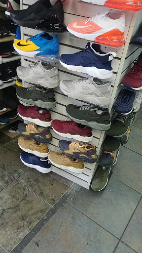 Shoe Store «Outlet Shoes & Rugs», reviews and photos, 221 E Ledbetter Dr, Dallas, TX 75216, USA