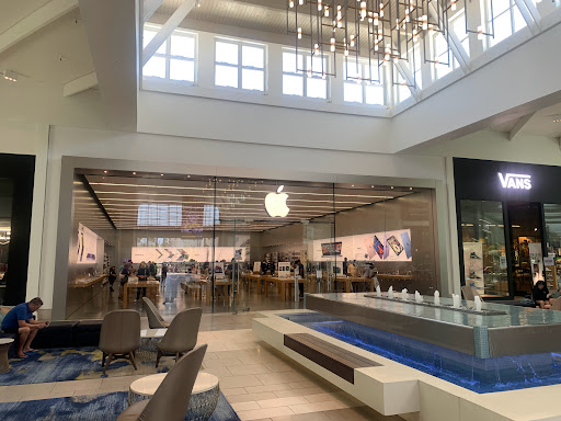 Shopping Mall «Manhattan Village», reviews and photos, 3200 N Sepulveda Blvd, Manhattan Beach, CA 90266, USA