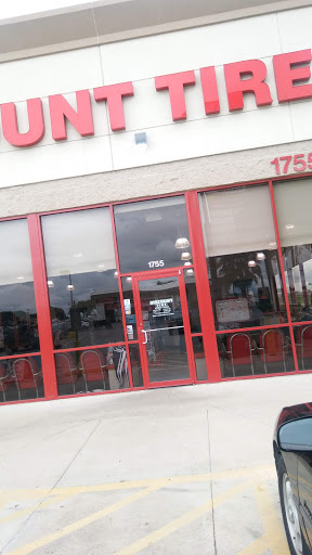 Tire Shop «Discount Tire Store - San Antonio, TX», reviews and photos, 1755 SW Loop 410, San Antonio, TX 78227, USA