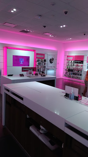 Cell Phone Store «T-Mobile», reviews and photos, 2622 Holcomb Bridge Rd Suite 110, Alpharetta, GA 30022, USA