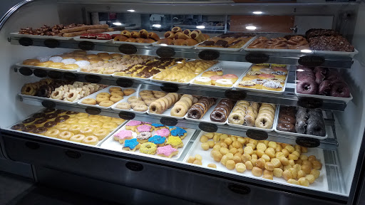 Donut Shop «Sarah Donuts», reviews and photos, 7110 McGinnis Ferry Rd c, Suwanee, GA 30024, USA