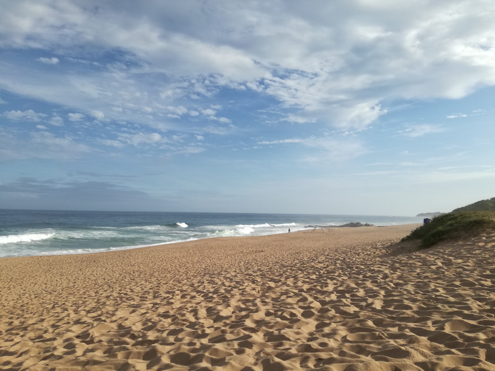 Photo of Blythedale beach with partly clean level of cleanliness