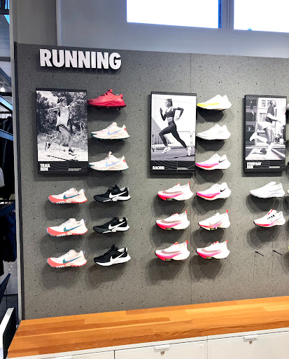 Clothing Store «Nike The Grove», reviews and photos, 189 The Grove Dr, Los Angeles, CA 90036, USA
