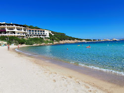 Cala Battistoni Plajı'in fotoğrafı geniş ile birlikte