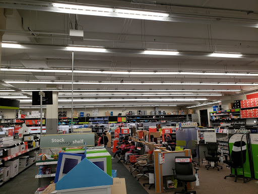 Office Supply Store «Staples», reviews and photos, 2950 Belcrest Center Dr, Hyattsville, MD 20782, USA