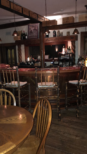 Wine Bar «Vinoteca Wine Bar», reviews and photos, 4921 Hills and Dales Rd NW, Canton, OH 44708, USA