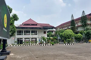 Universitas Pembangunan Nasional Veteran Jakarta image