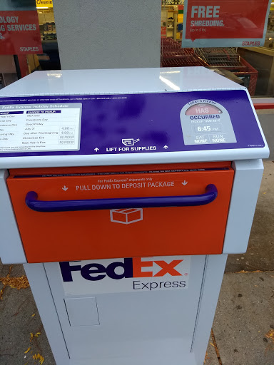 Office Supply Store «Staples», reviews and photos, 1297 E Putnam Ave, Riverside, CT 06878, USA