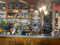 Atmosphère du Restaurant Au Père Louis (Bar à Vins Paris - Saint Germain des Prés Paris 6) - n°7