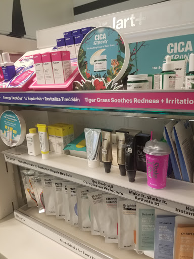 Cosmetics Store «SEPHORA», reviews and photos, 99 Rockingham Park Blvd, Salem, NH 03079, USA