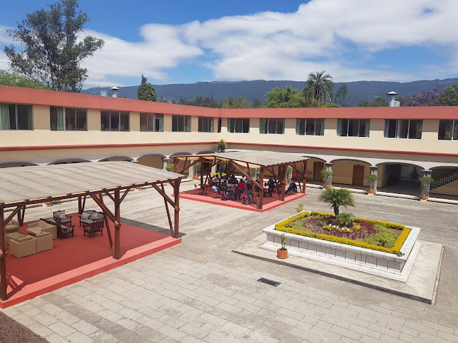 Opiniones de Casa de Retiros y Eventos "San Nicolás" - La Salle en Quito - Campo de fútbol