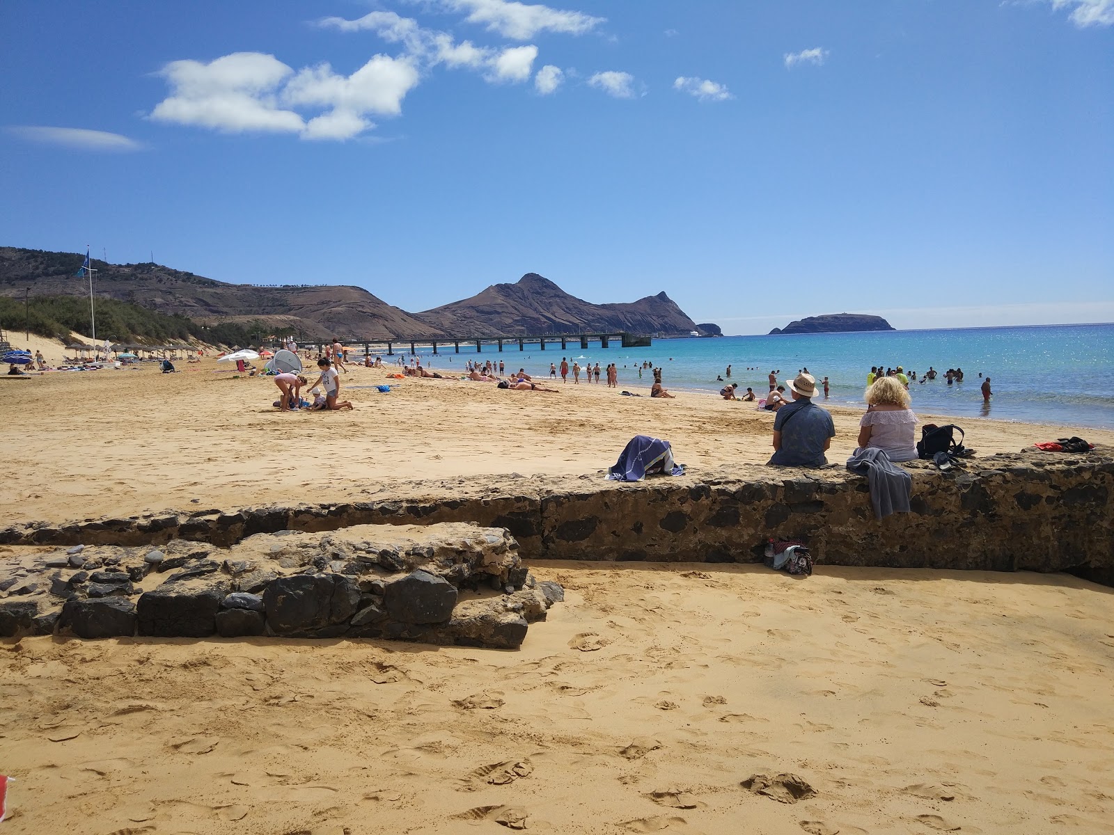 Photo of Praia da Fontinha and the settlement