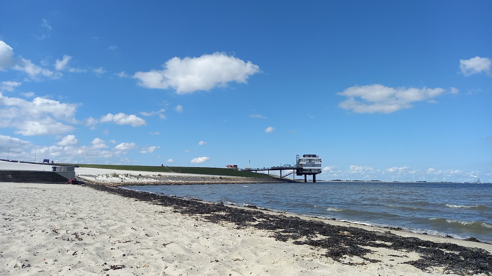 Fotografija Strand Paviljoen Delfzijl z turkizna čista voda površino