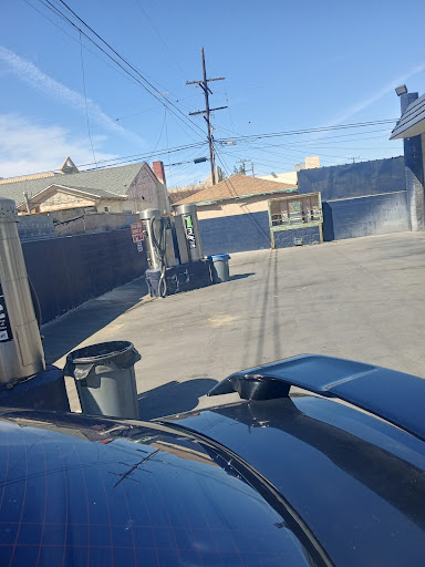 Two Dollar Car Wash en Hawthorne
