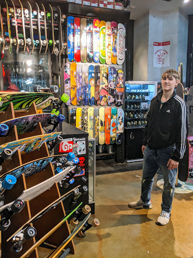 Clothing Store «Zumiez», reviews and photos, 7425 166th Ave NE #225, Redmond, WA 98052, USA