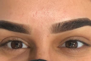 Precise Shape Brows & Beauty image