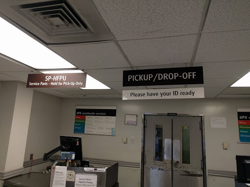 Shipping and Mailing Service «UPS Customer Center», reviews and photos, 5601 Eisenhower Ave, Alexandria, VA 22304, USA