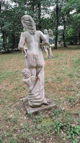 Parc et statues à Charbonnières-les-Bains