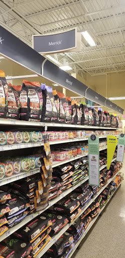 Pet Supply Store «PetSmart», reviews and photos, 600-800 Hatton Dr, Glen Mills, PA 19342, USA