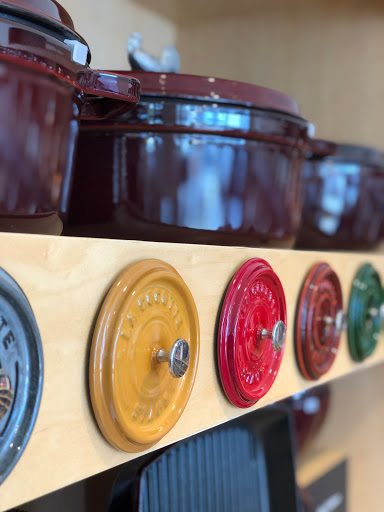 Kitchen Supply Store «Williams-Sonoma», reviews and photos, 3320 W Friendly Ave #108, Greensboro, NC 27410, USA