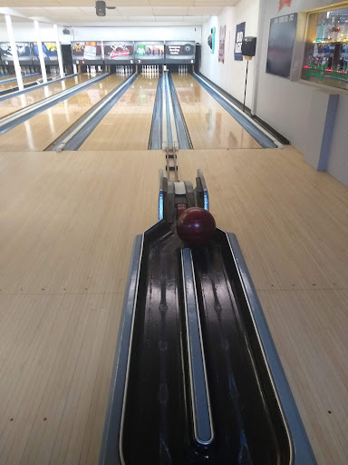 Bowling Alley «Anamosa Bowling Center Inc», reviews and photos, 117 N Ford St, Anamosa, IA 52205, USA