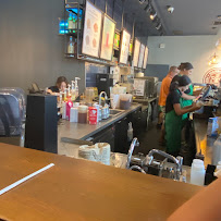 Atmosphère du Restaurant servant le petit-déjeuner Starbucks à Cannes - n°3