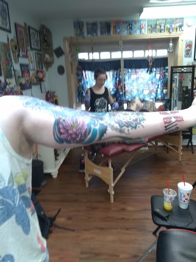 Tattoo Shop «Heyoka Tattoo», reviews and photos, 2837 S Fremont Ave, Springfield, MO 65804, USA