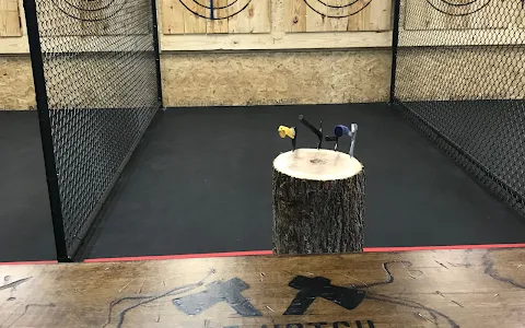 Top Notch Axe Throwing St. Louis image