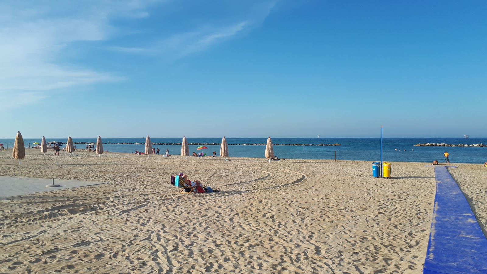 Spiaggia Le Morge'in fotoğrafı plaj tatil beldesi alanı