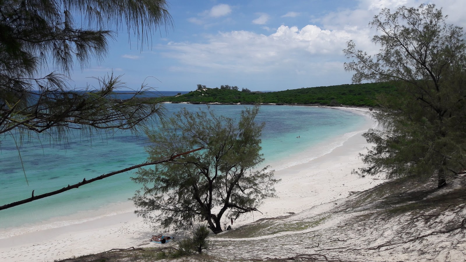 Foto de Sakalava beach com meios de comunicação nível de limpeza