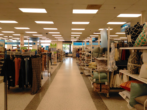 Clothing Store «Ross Dress for Less», reviews and photos, 7111 North Point Pkwy, Alpharetta, GA 30022, USA