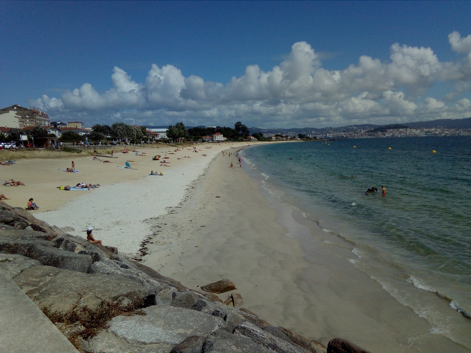 Foto di Praia de Rodeira con una superficie del sabbia bianca
