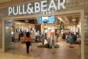 Pull & Bear image