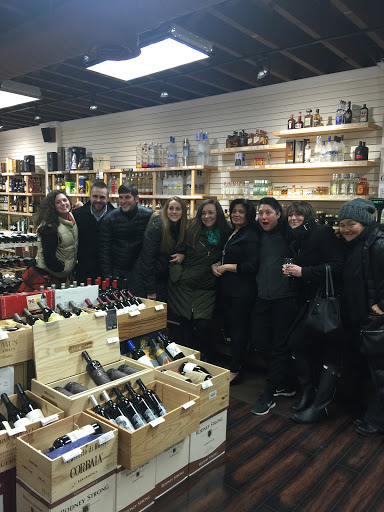 Liquor Store «Roslyn Wine & Liquor (Liquor Store)», reviews and photos, 1366 Old Northern Blvd, Roslyn, NY 11576, USA