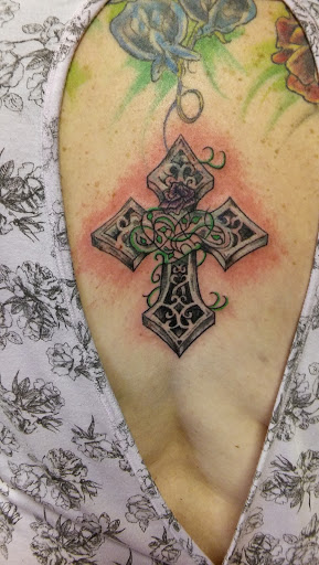 Find bright ideas tattoo and piercing reviews for your next unique tattoo in La Crosse at La Crosse Tattoo