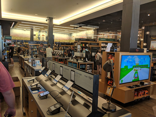 Book Store «Amazon Books», reviews and photos, 4601 26th Ave NE, Seattle, WA 98105, USA