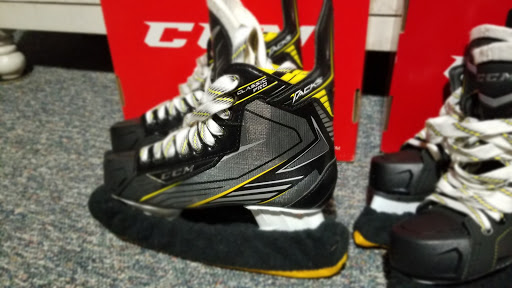 Sporting Goods Store «Amity Harbor Sports», reviews and photos, 149 Merrick Rd, Amityville, NY 11701, USA