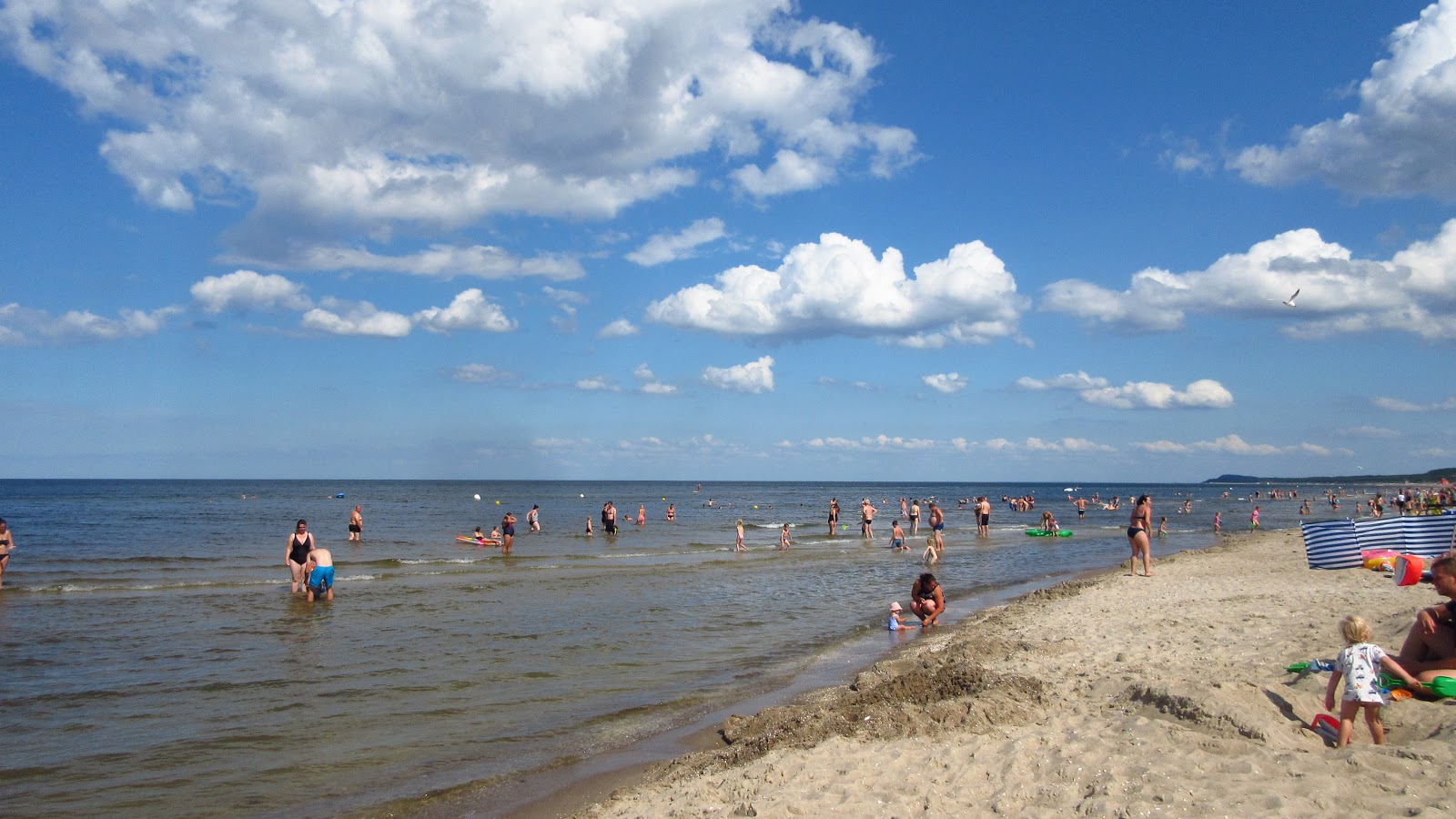 Trassenheide strand的照片 带有碧绿色纯水表面