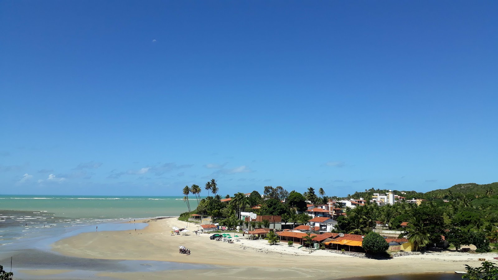 Photo of Pirangi do Sul Beach and the settlement