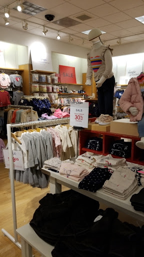 Clothing Store «Gap», reviews and photos, 7430 164th Ave NE, Redmond, WA 98052, USA