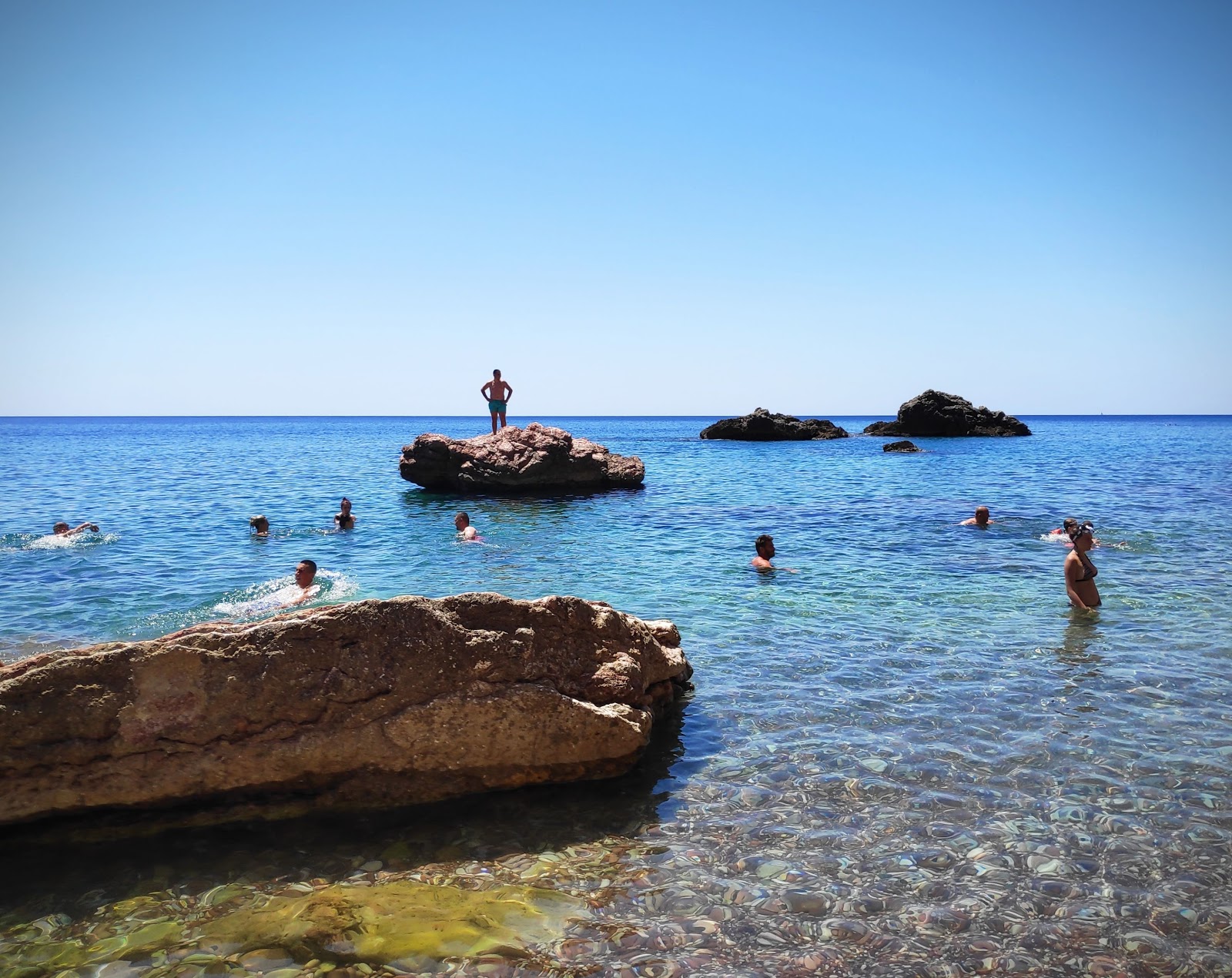 Φωτογραφία του Devachen beach - δημοφιλές μέρος μεταξύ λάτρεις της χαλάρωσης
