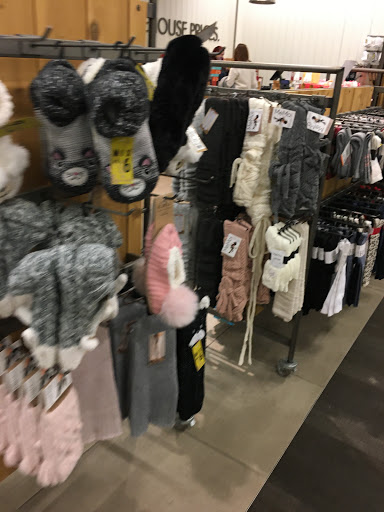 Shoe Store «DSW Designer Shoe Warehouse», reviews and photos, 7616 Farm to Market 1960 Rd W, Houston, TX 77069, USA